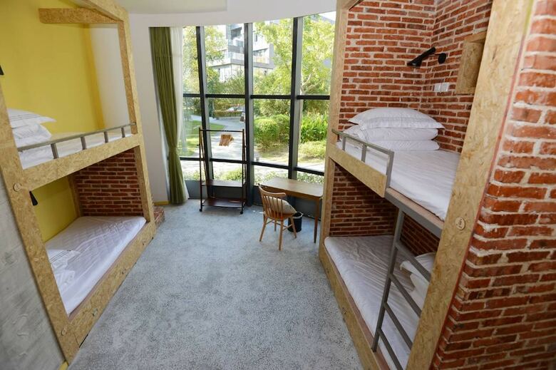 Hostal J Trip Youth Hostel
