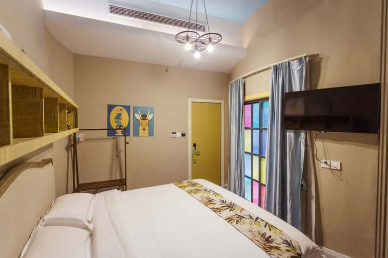 Hostal J Trip Youth Hostel