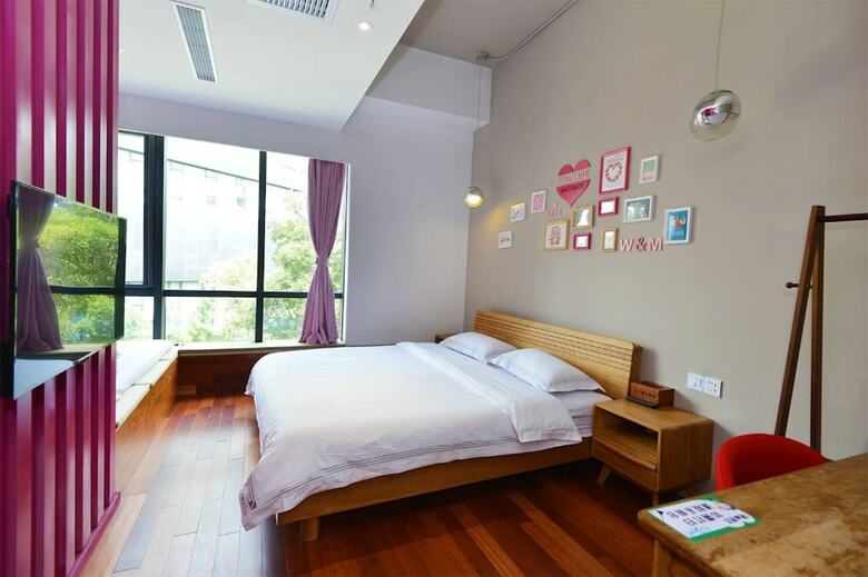 Hostal J Trip Youth Hostel