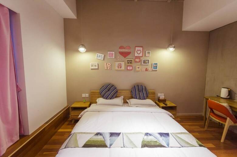Hostal J Trip Youth Hostel