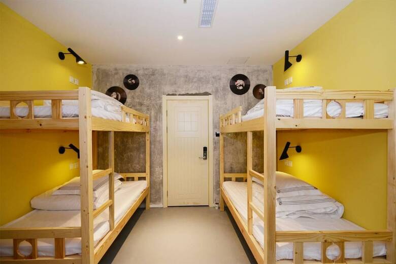 Hostal J Trip Youth Hostel