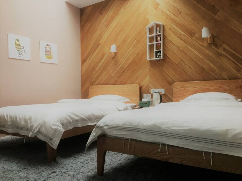 Hostal J Trip Youth Hostel
