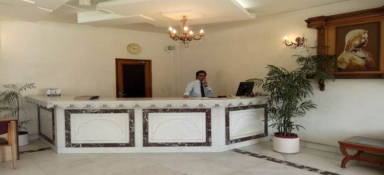 Adb Rooms Hotel Diana Palace