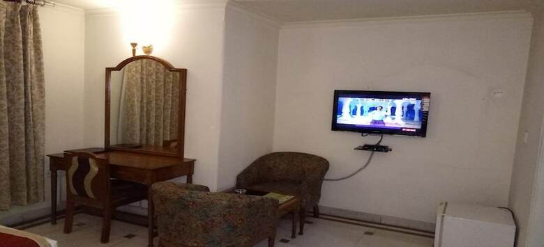 Adb Rooms Hotel Diana Palace