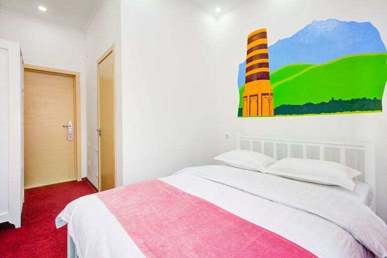 White Hotel & Hostel