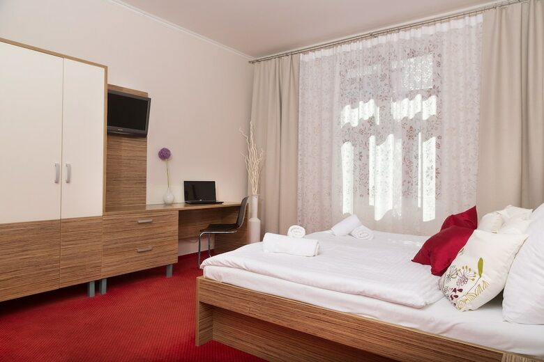 Hotel Penzi�n Hradbov�