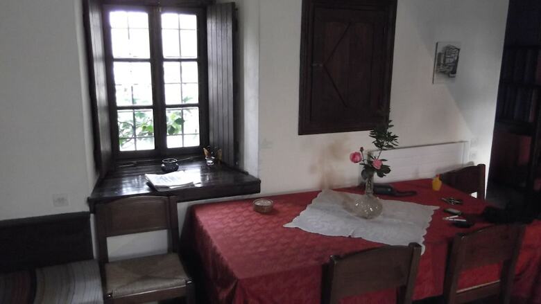 Traditional Guest Home Dimou