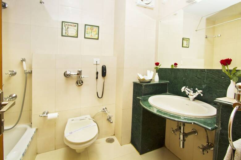 Broadways Inn - Hotel, Resort & Spa