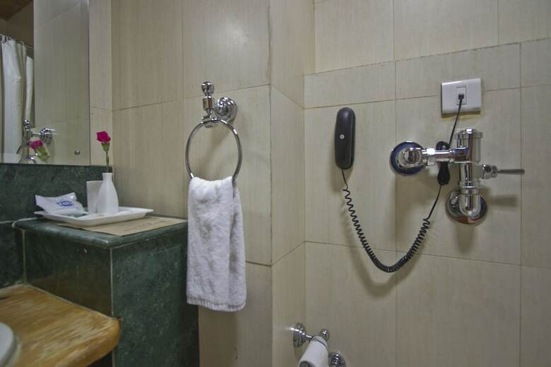 Broadways Inn - Hotel, Resort & Spa