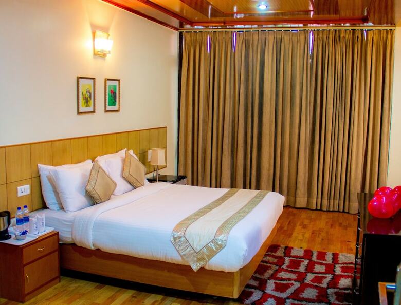 Broadways Inn - Hotel, Resort & Spa