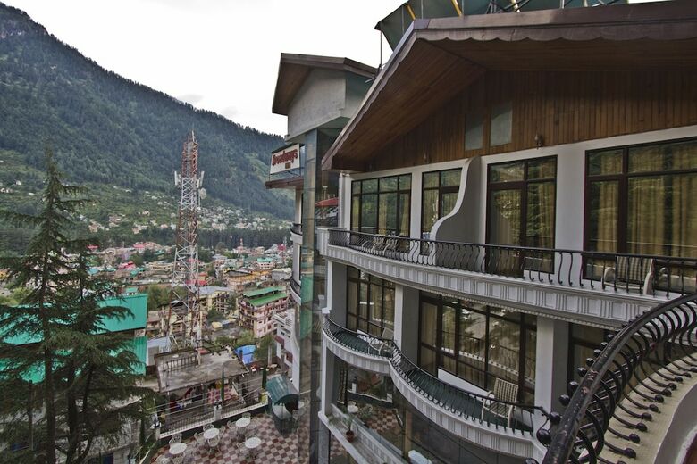 Broadways Inn - Hotel, Resort & Spa