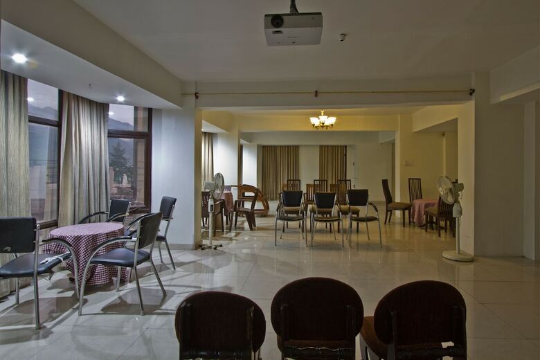 Broadways Inn - Hotel, Resort & Spa