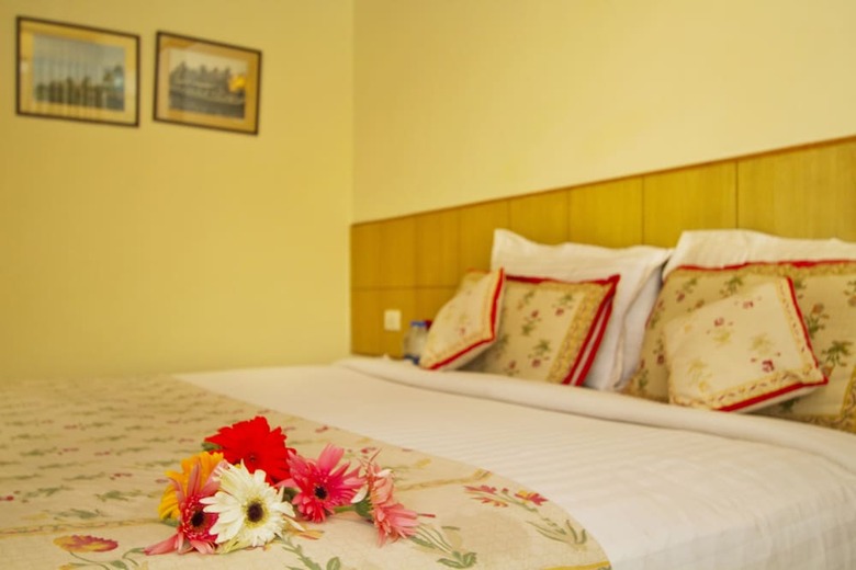 Broadways Inn - Hotel, Resort & Spa