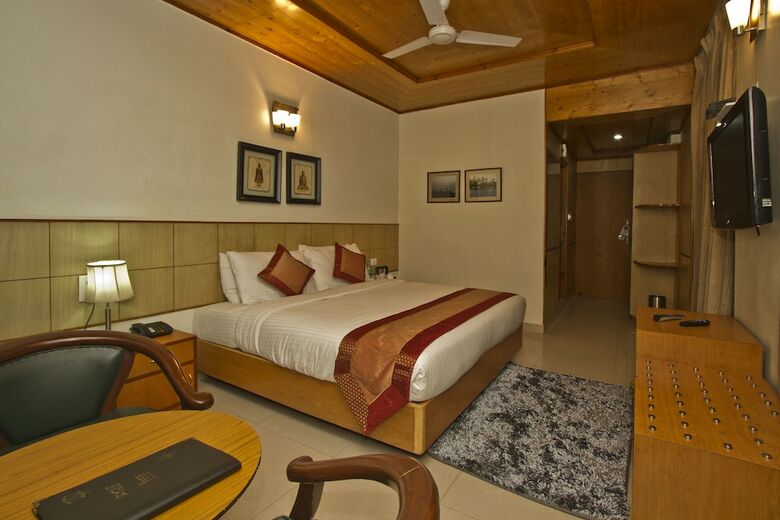 Broadways Inn - Hotel, Resort & Spa