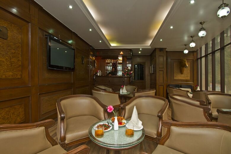 Broadways Inn - Hotel, Resort & Spa