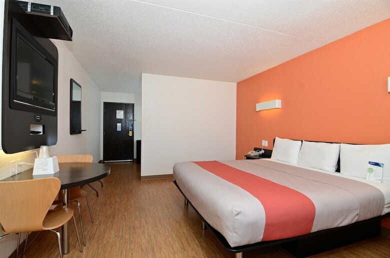 Motel 6 Southhaven Ks