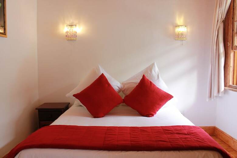 Bed & Breakfast Central Hotel Guest House