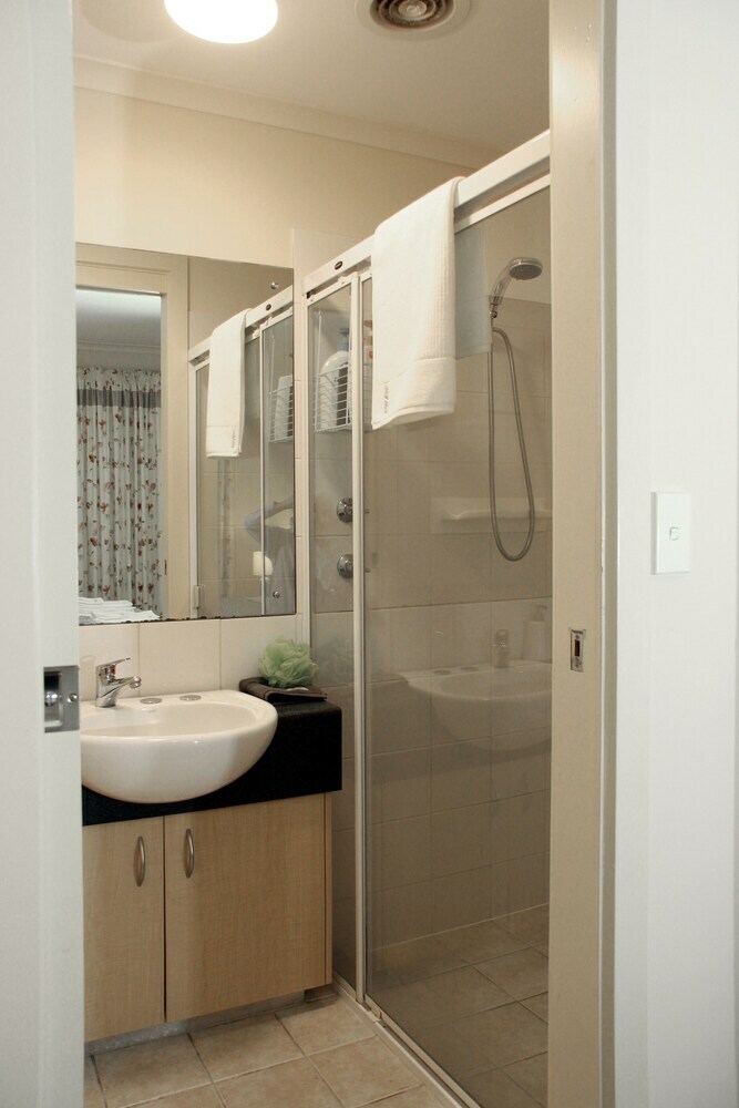 Adelaide City Apartment - 3br, 2bath & Carpark