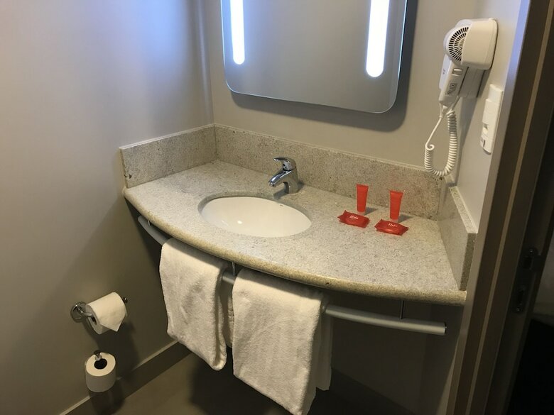 Hotel Ibis Tatu�