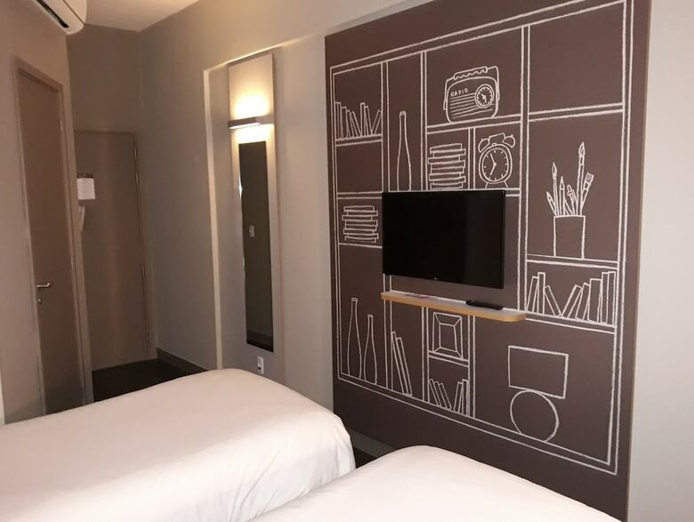 Hotel Ibis Tatu�