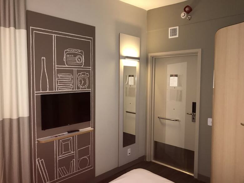 Hotel Ibis Tatu�