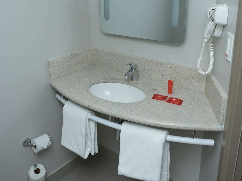 Hotel Ibis Tatu�