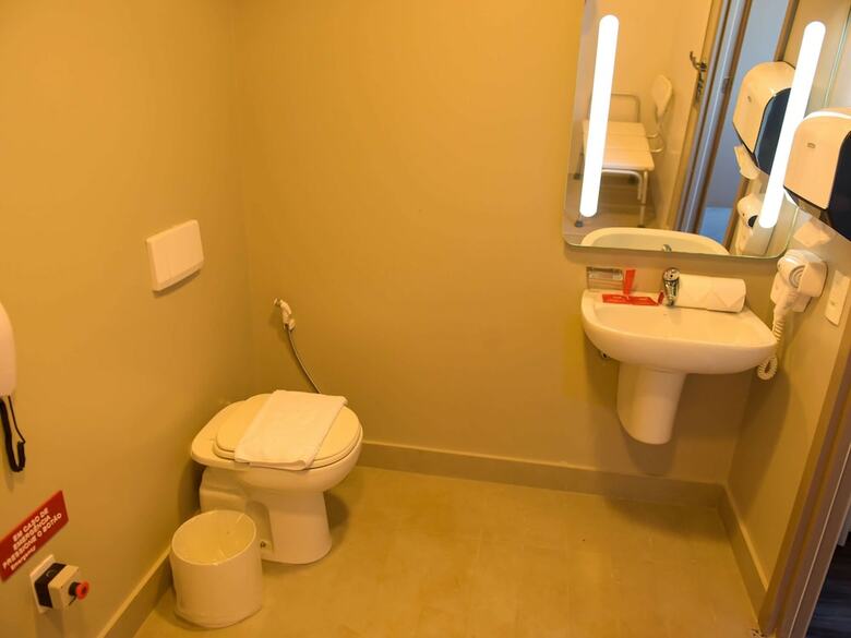 Hotel Ibis Tatu�