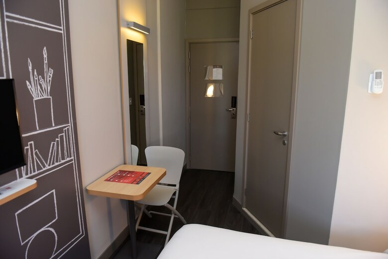 Hotel Ibis Tatu�