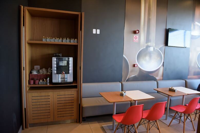Hotel Ibis Tatu�