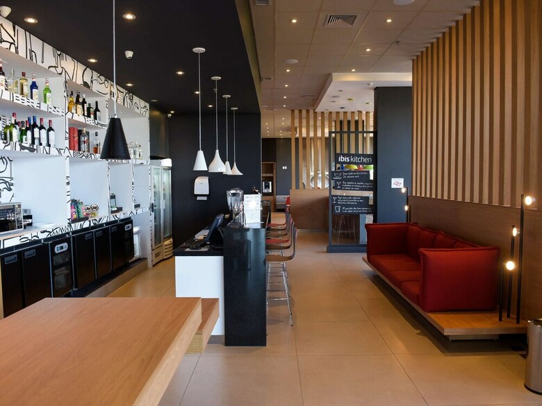 Hotel Ibis Tatu�