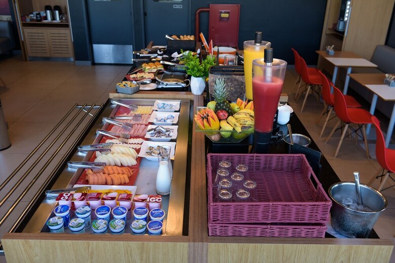 Hotel Ibis Tatu�