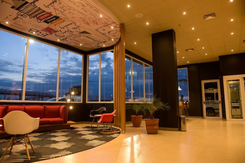 Hotel Ibis Tatu�