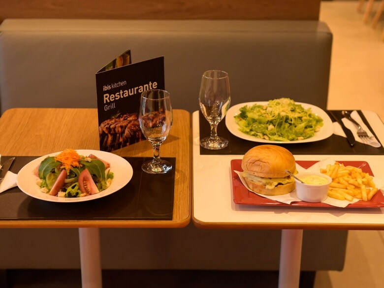 Hotel Ibis Tatu�