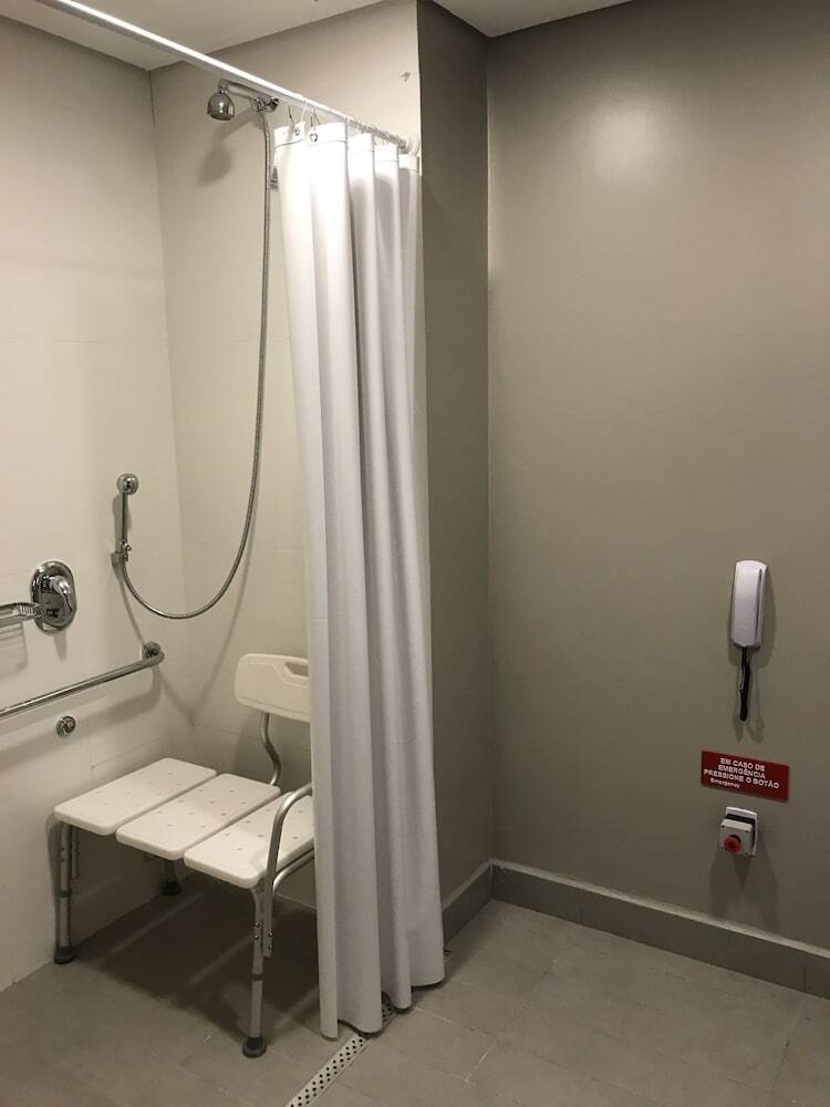 Hotel Ibis Tatu�