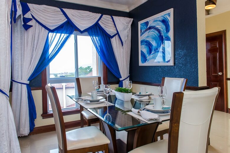 Apartamentos Kingston Luxury Family Retreat
