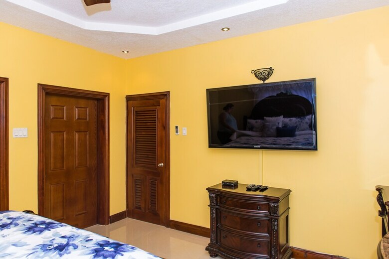 Apartamentos Kingston Luxury Family Retreat