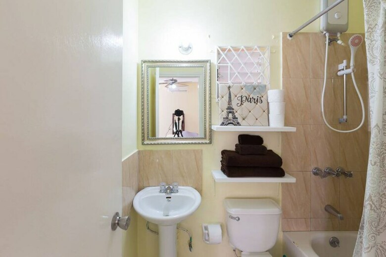 Apartamentos Kgn Most Centrally Located One Bdrm II