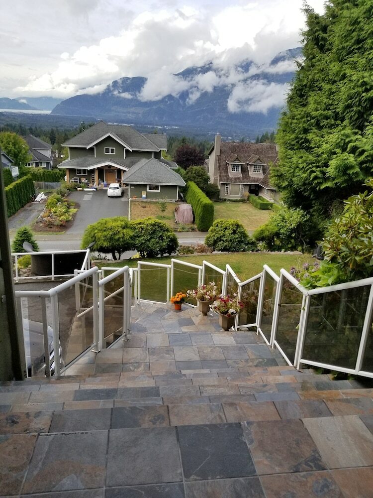 Squamish Highlands Bed And Breakfast