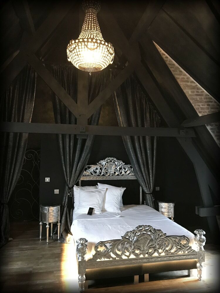 Love Hotel Domaine 10