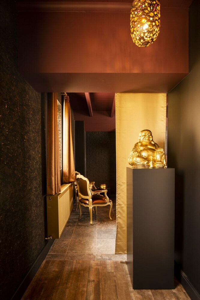 Love Hotel Domaine 10