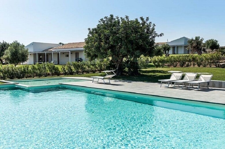 Villa Isla Verde - Carrubi