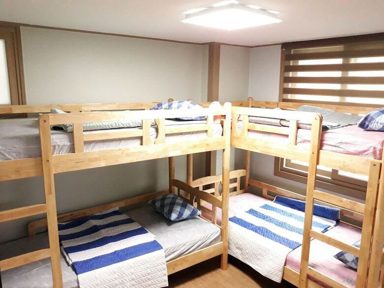 Hostal Work Life Balance Guesthouse Busan Station - Hostel