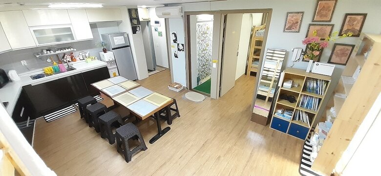 Hostal Work Life Balance Guesthouse Busan Station - Hostel