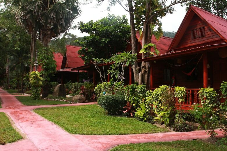 Hotel Longtail Beach Resort