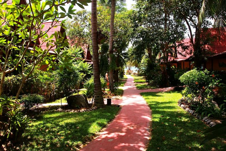 Hotel Longtail Beach Resort