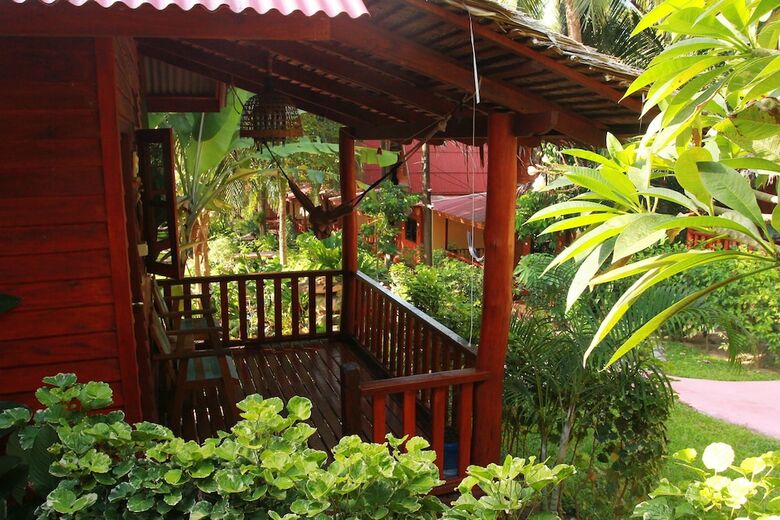 Hotel Longtail Beach Resort