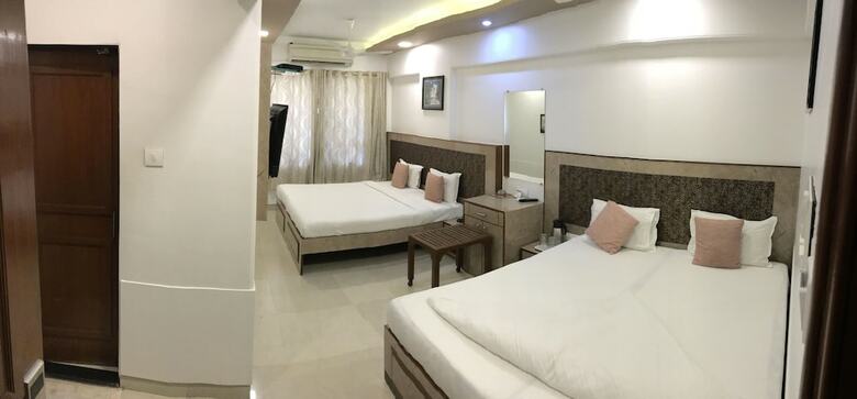 Hotel Mina International