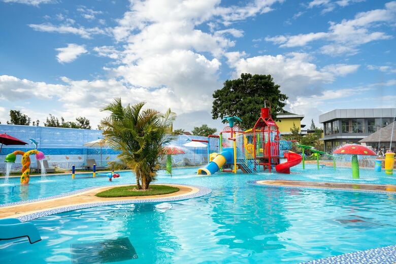 Hotel Fun Retreat Resort