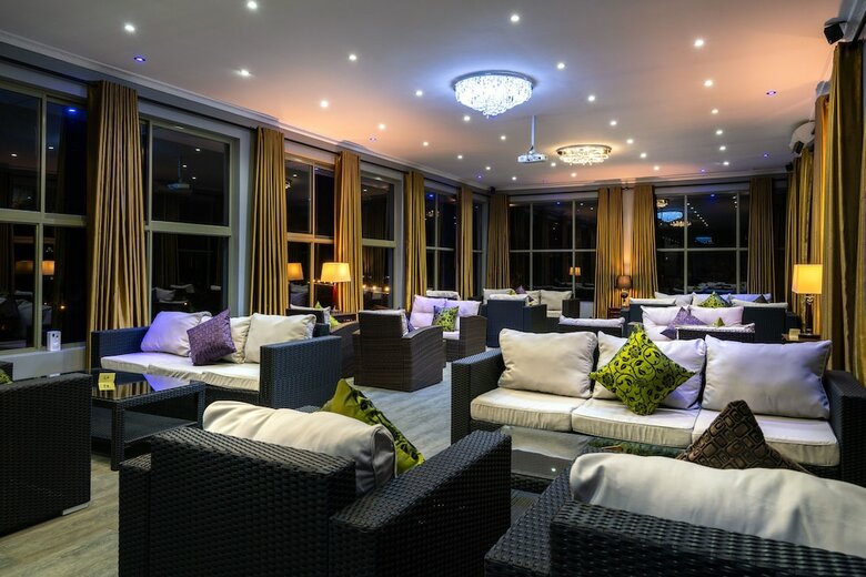 Hotel Fun Retreat Resort