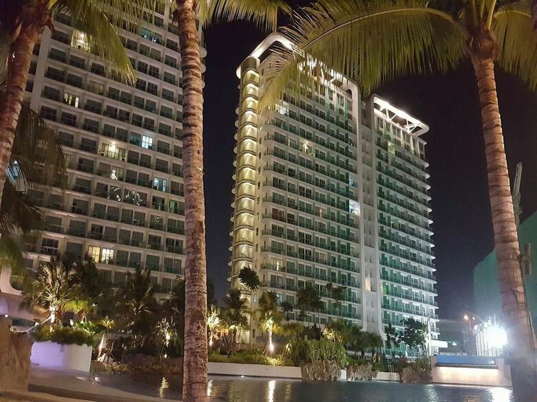Azure Luxury City Suites By Vacationsph